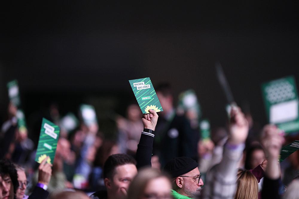 Abstimmung auf Grünen-Parteitag in Karlsruhe