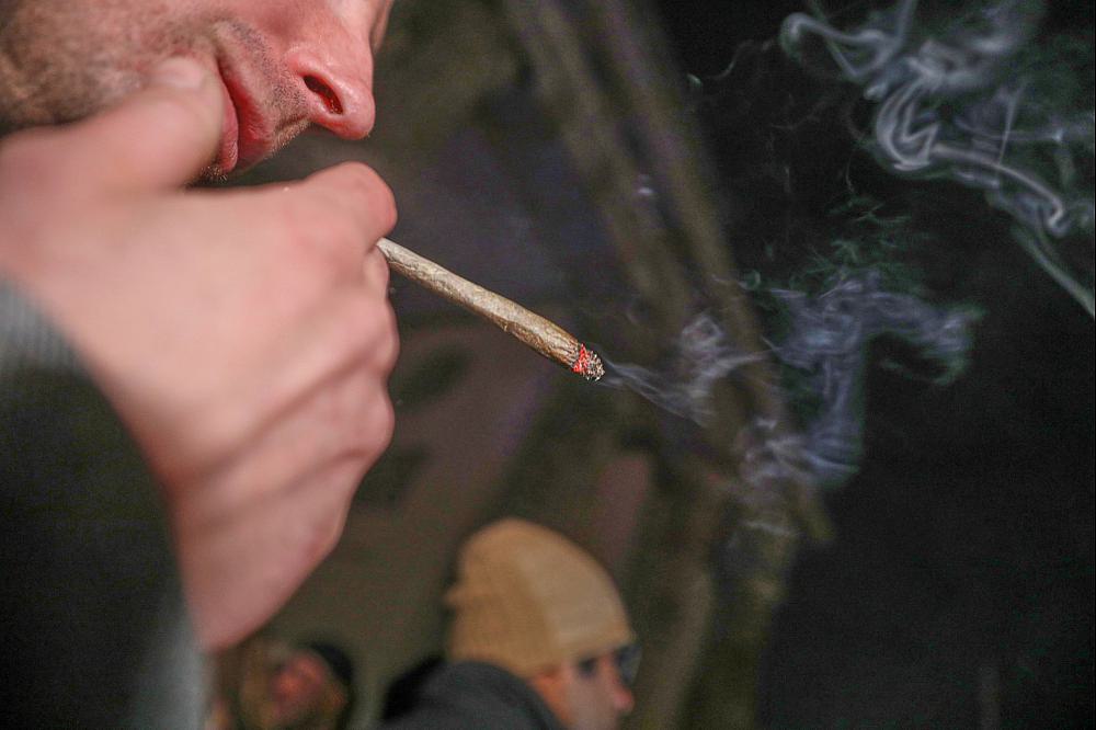 Cannabis-Konsument(Archiv)