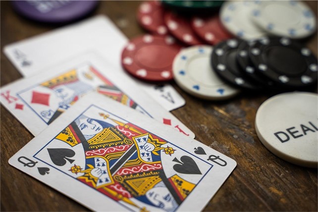 Ein Limit für Echtgeld-Einsätze in Online-Casinos soll die Spieler absichern.