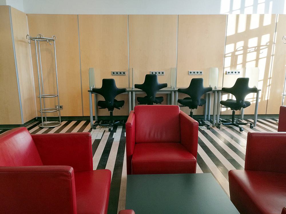 Arbeitsplätze in einer DB Lounge (Archiv)
