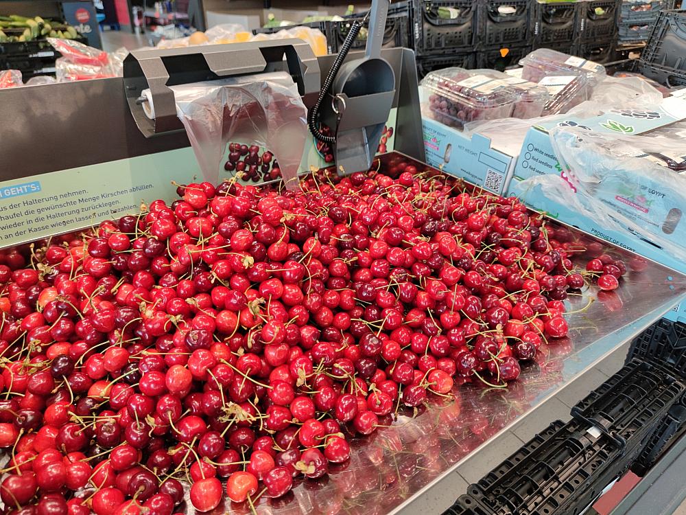 Kirschen im Supermarkt (Archiv)