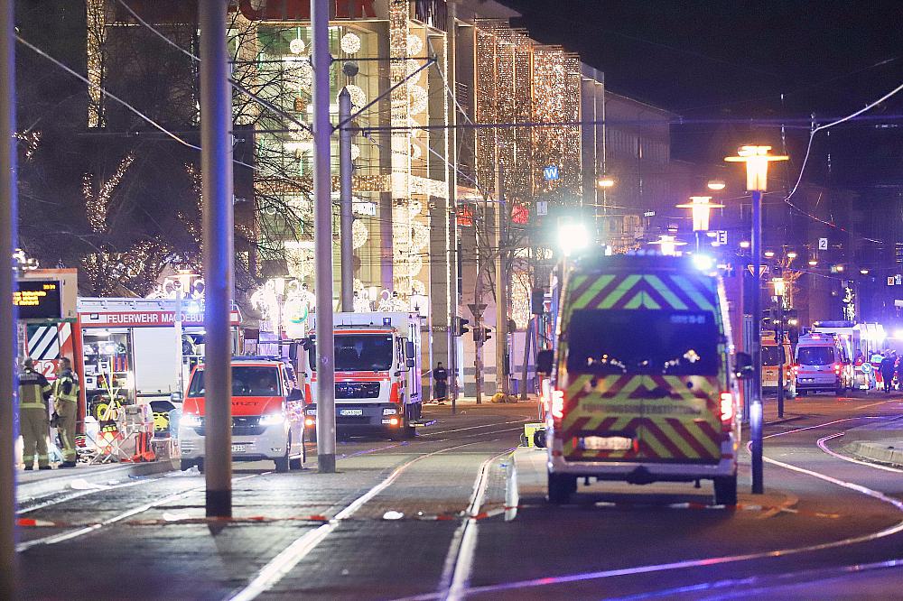 Auto rast auf Magdeburger Weihnachtsmarkt in Menschenmenge (Archiv)