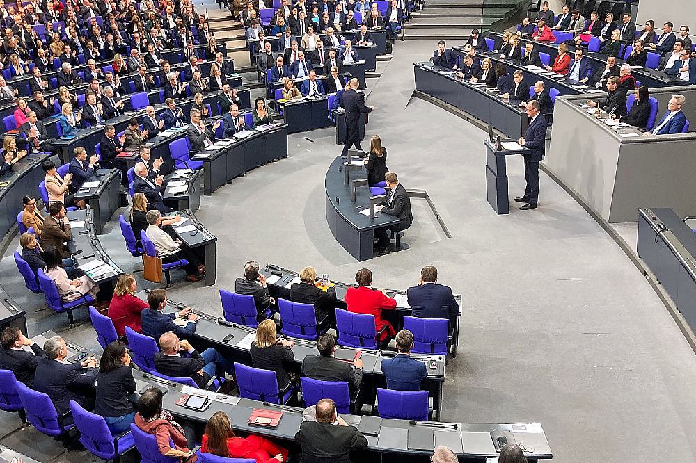Bundestag debattiert über 