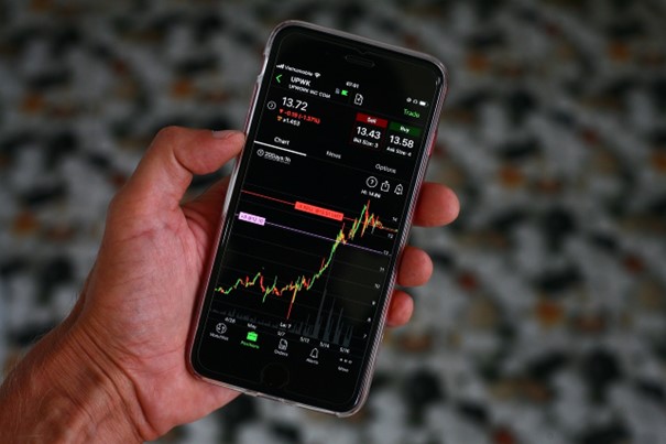 Online-Trading bietet für Einsteiger einige Risiken, aber auch ganz besondere Chancen. 