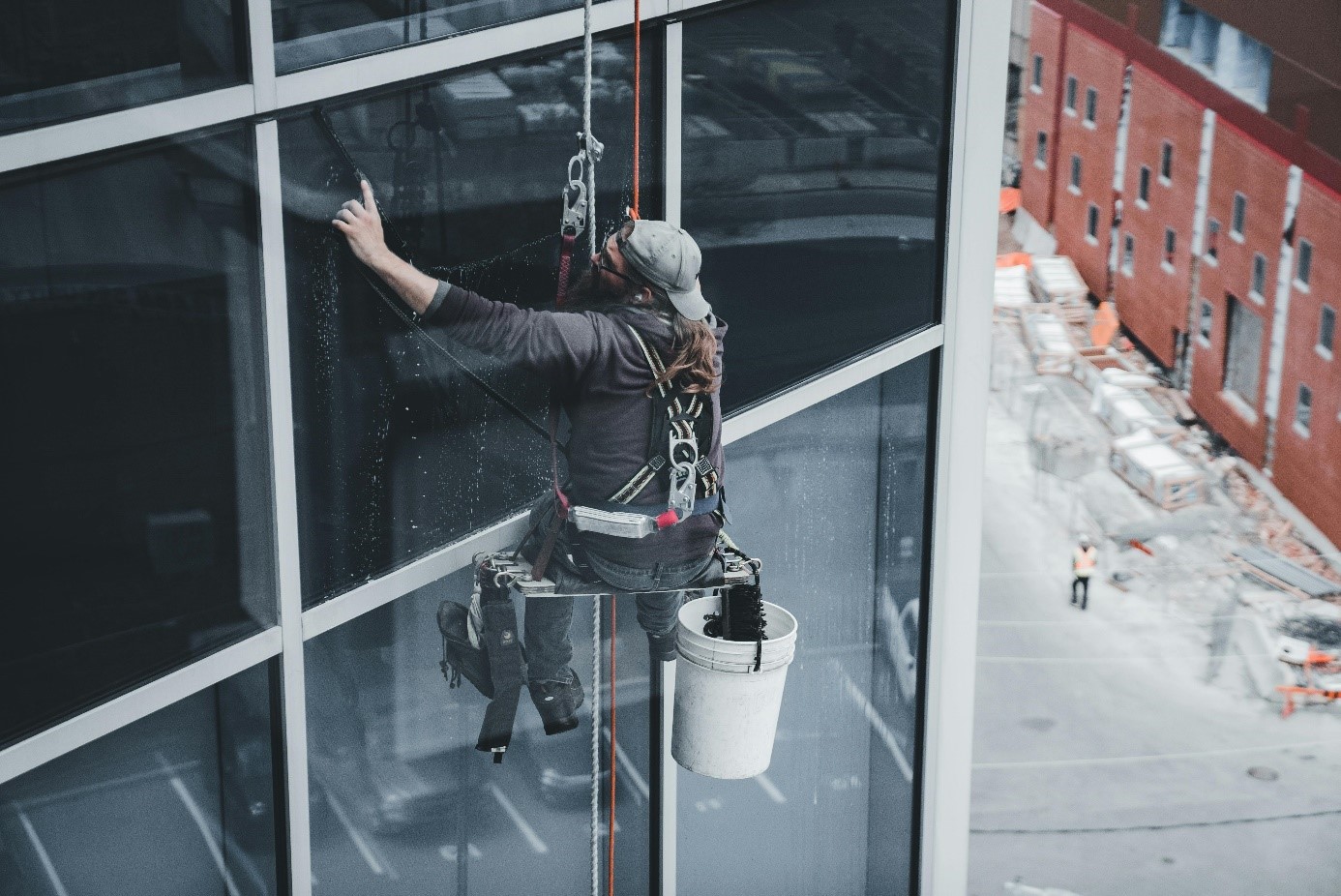 Die professionelle Fensterreinigung vom Fensterputzer in Berlin erlebt derzeit einen Boom 