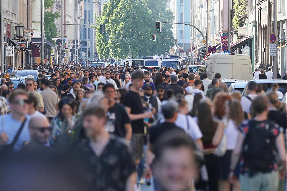 Menschenmassen (Archiv) über dts Nachrichtenagentur