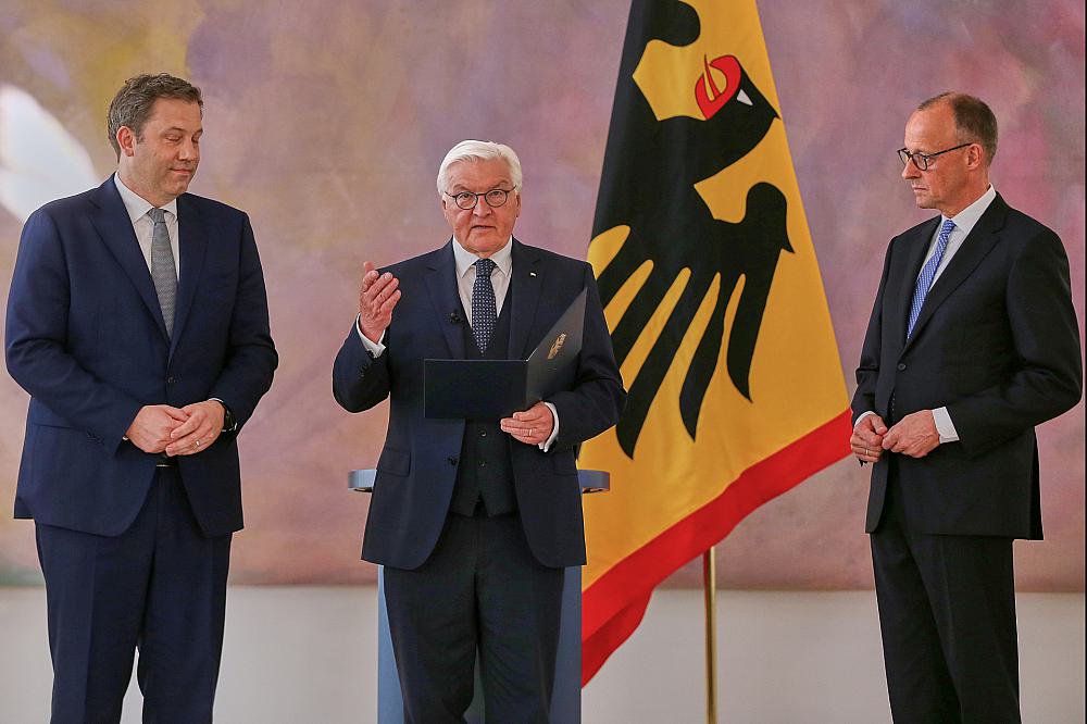 Lars Klingbeil, Frank-Walter Steinmeier und Friedrich Merz (Archiv)