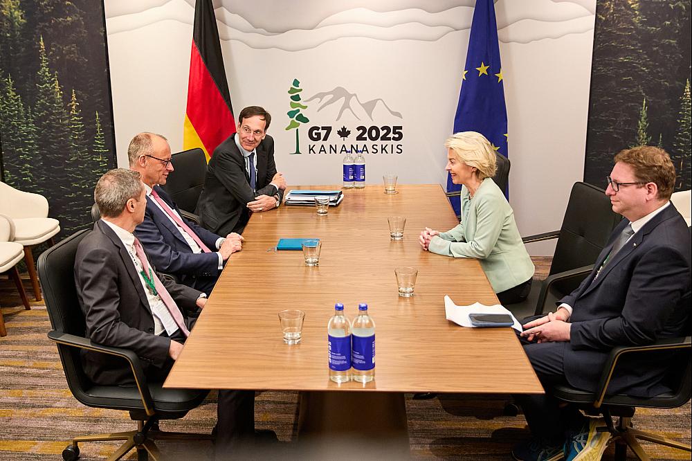 Friedrich Merz und Ursula von der Leyen beim G7-Gipfel in Kanada am 16.06.2025