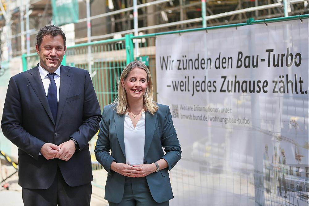 Lars Klingbeil und Verena Hubertz stellen 