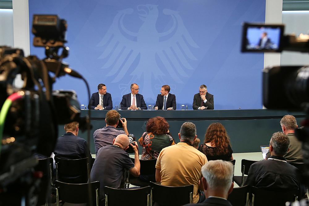 Olaf Lies, Friedrich Merz, Michael Kretschmer und Stefan kornelius am 18.06.2025