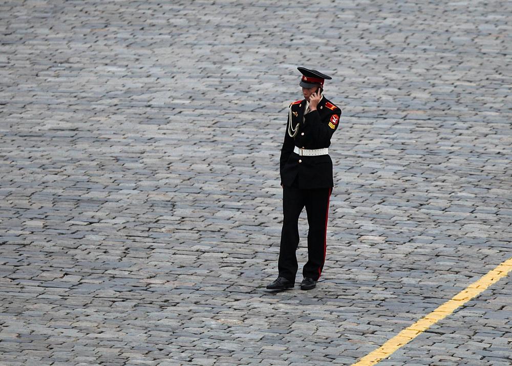 Soldat vor dem Kreml (Archiv)