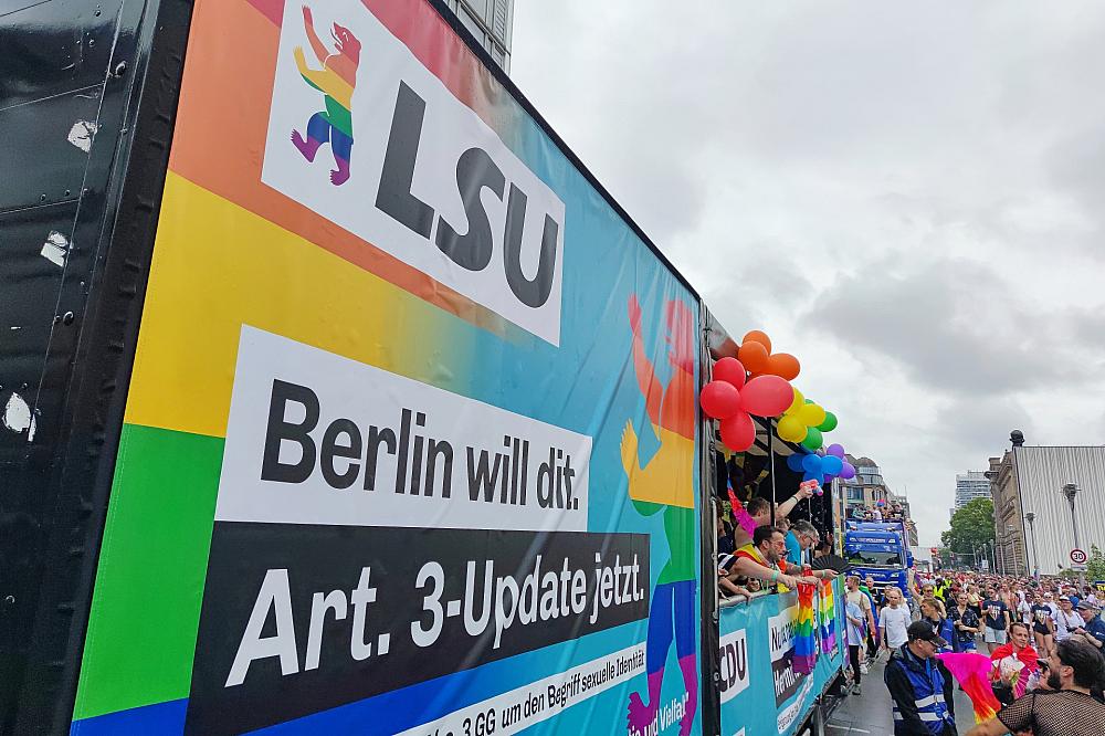 LSU-Wagen bei Parade zum Christopher-Street-Day (Archiv)