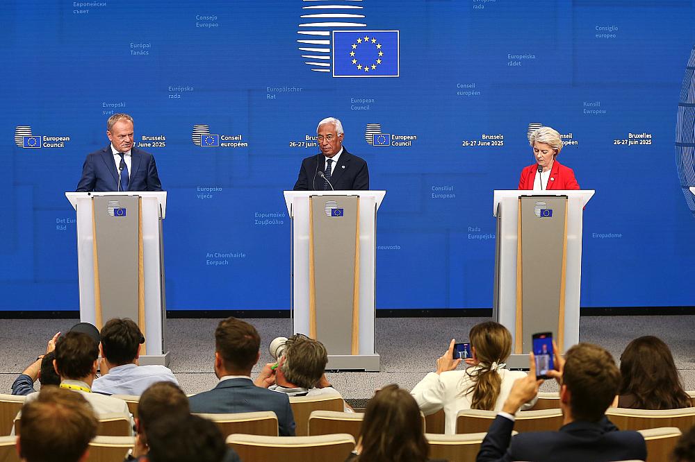 Donald Tusk, António Costa, Ursula von der Leyen am 27.06.2025