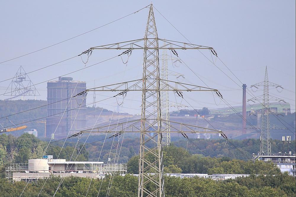 Stromleitungen im Ruhrgebiet (Archiv)