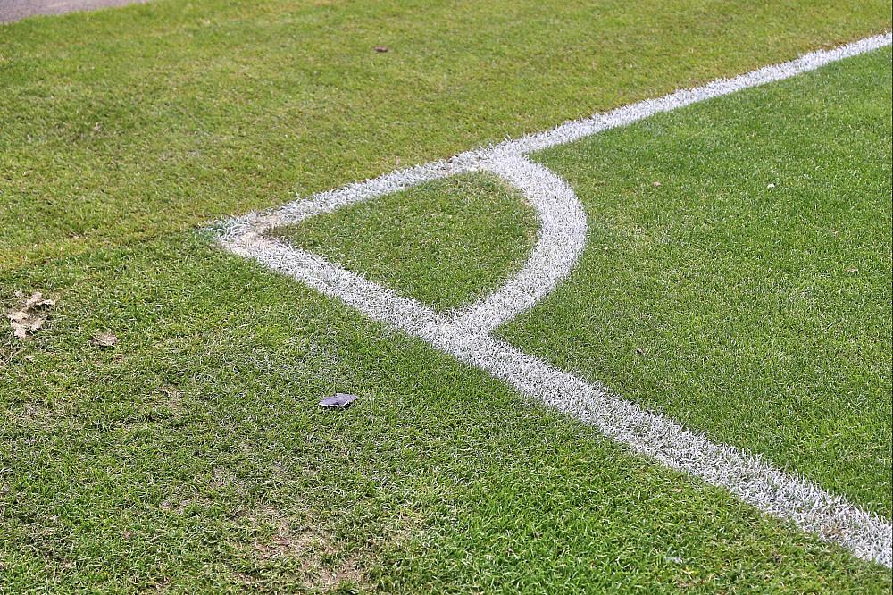 Ecke eines Fußballfelds (Archiv)