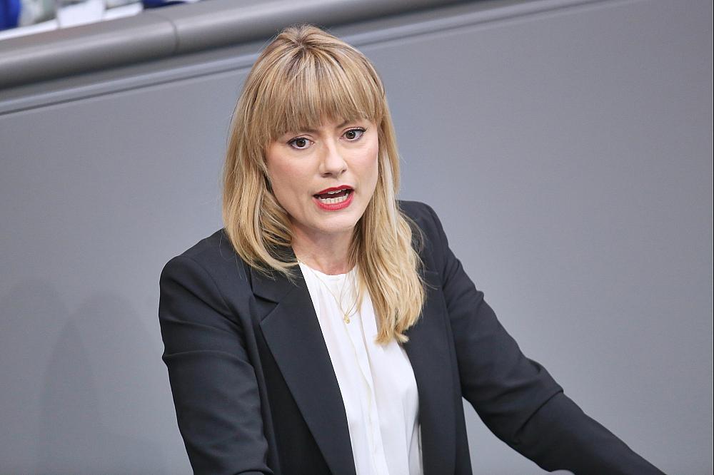 Grüne und Linke fordern stärkere Überwachung rechtsextremer Netzwerke
