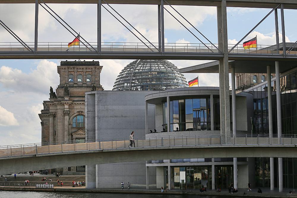 Bundestag verweigert Zugangsausweise für mehrere Mitarbeiter wegen Sicherheitsbedenken