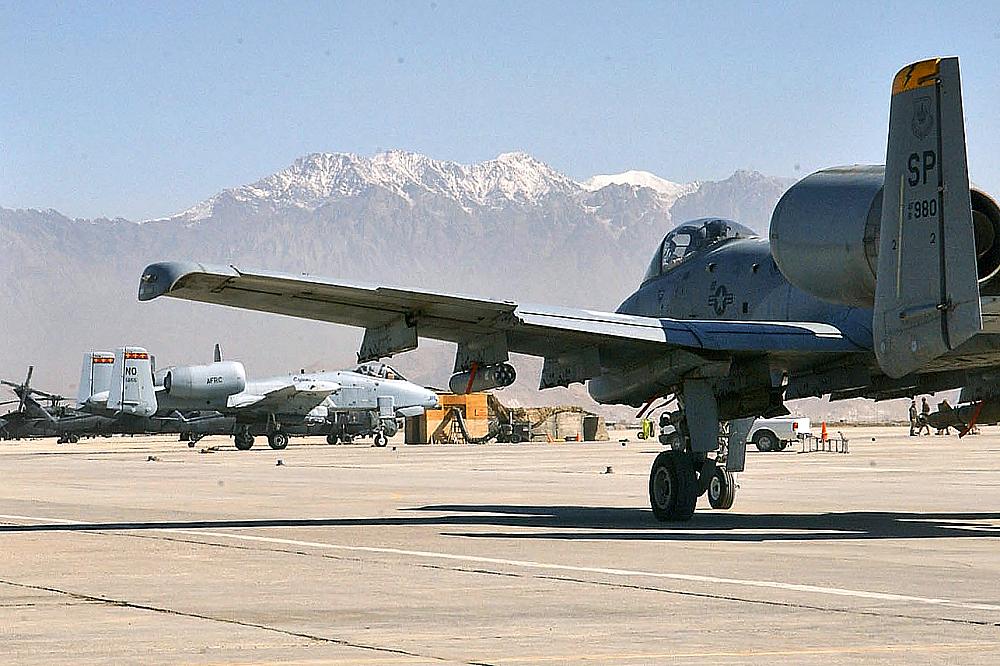 Die Bagram Air Base im Oktober 2004 (Archiv)