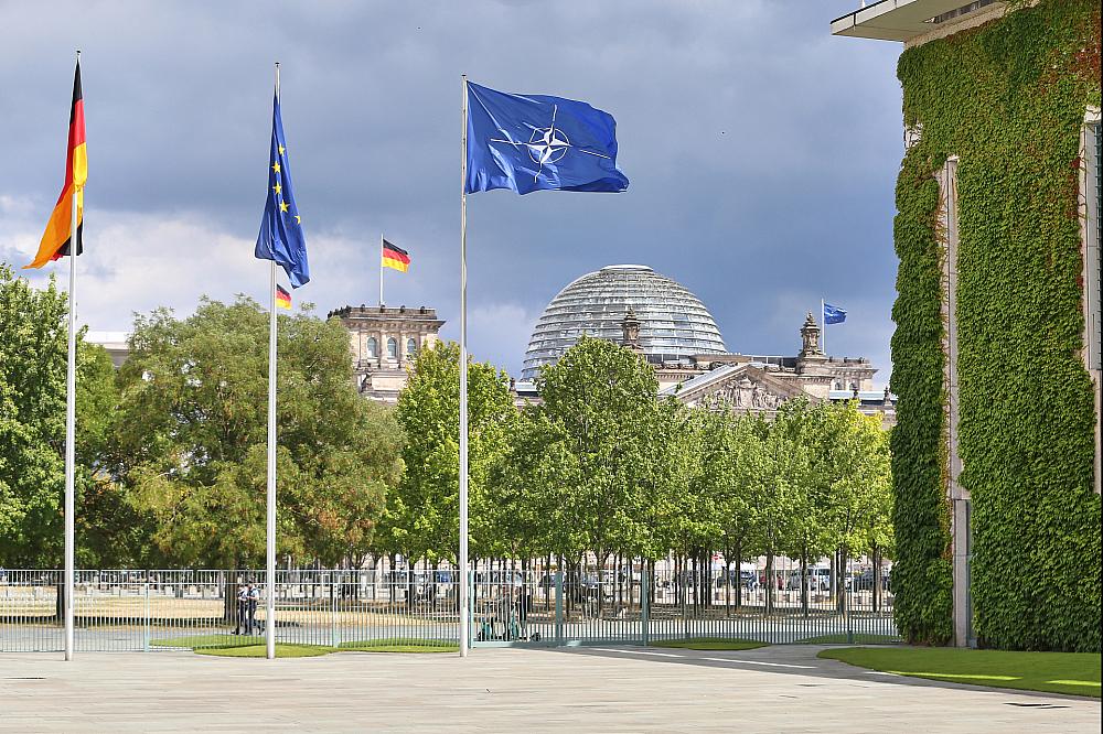 Nato-Fahne (Archiv)