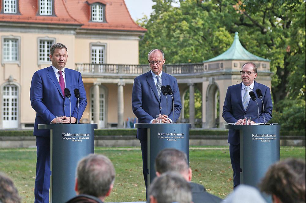 Klingbeil, Merz, Dobrindt bei Kabinettsklausur in der Villa Borsig am 01.10.2025