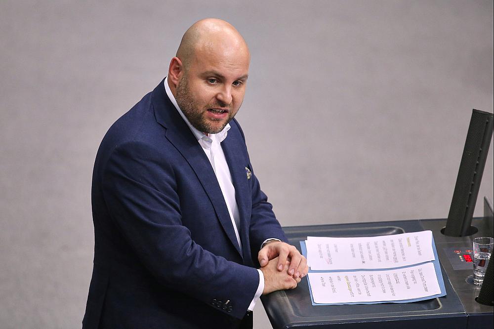 Streit um Russland-Besuch von AfD-Politiker sorgt für politische Spannungen