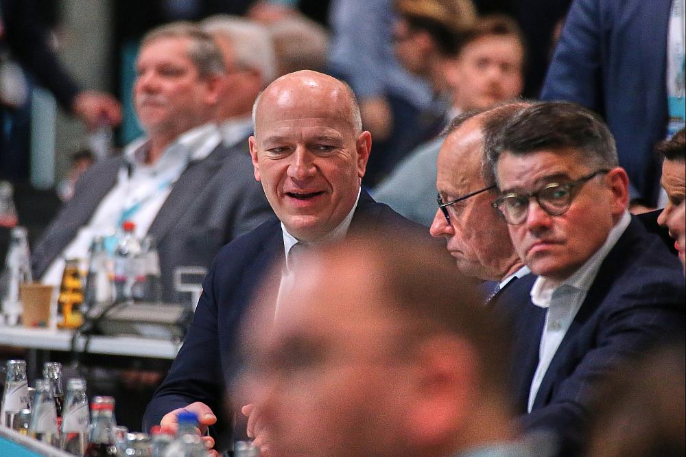Kai Wegner, Friedrich Merz, Boris Rhein (Archiv)