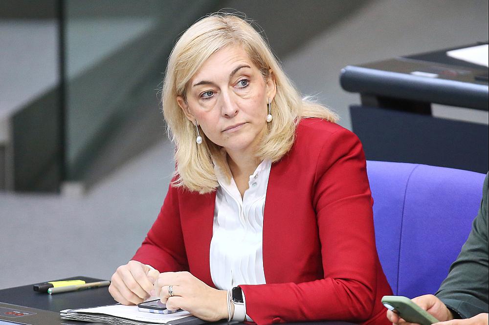 Juso-Chef Philipp Türmer kritisiert CDU-Gesundheitsministerin Warken scharf