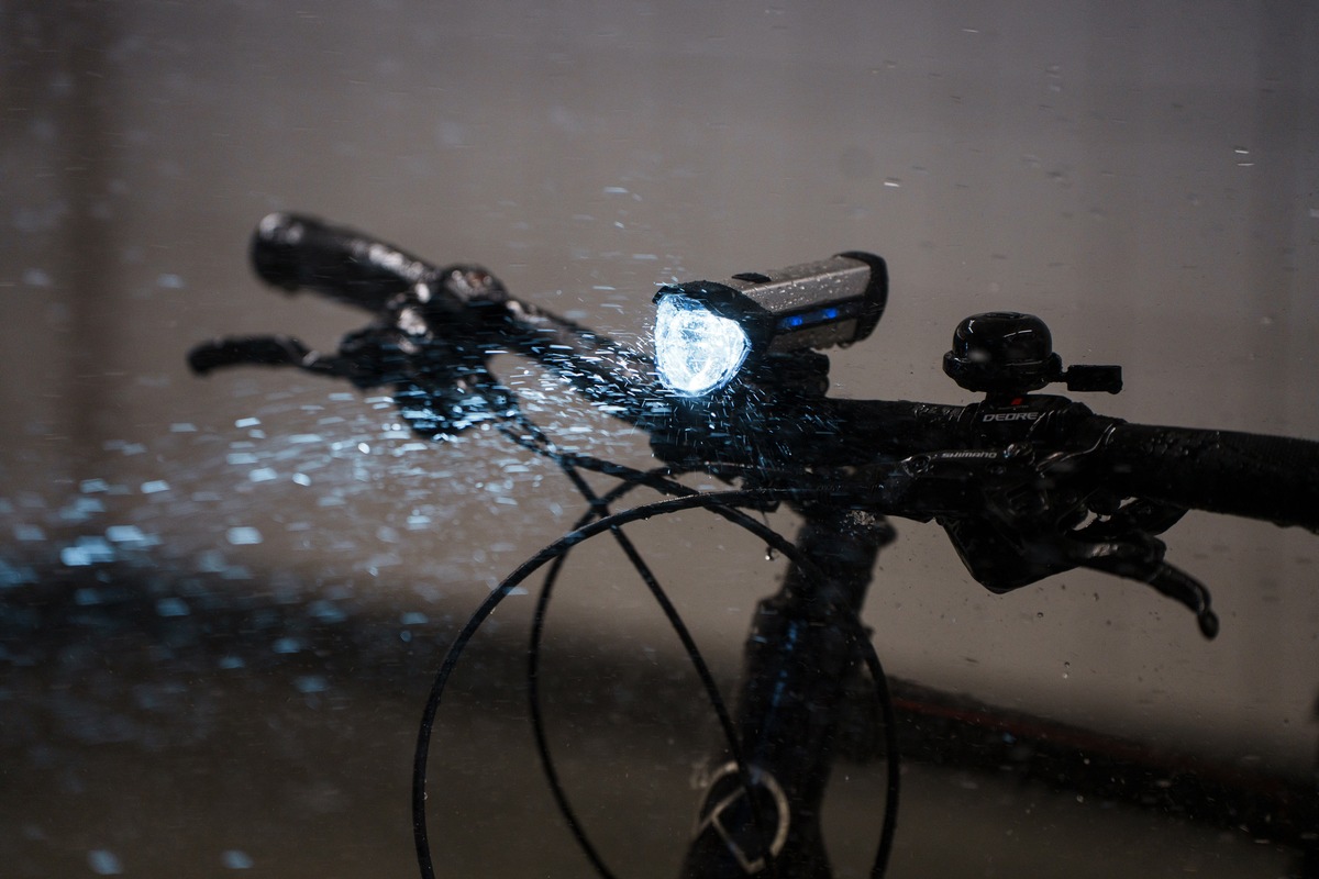 Fahrradleuchten im Test: ADAC untersucht elf Frontscheinwerfer und zehn Lichtsets
