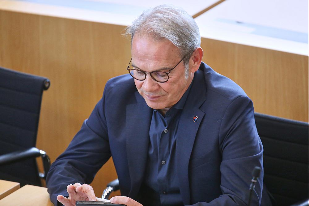 AfD-Anfragen im Fokus: Thüringens Innenminister sieht Ausforschungsrisiken