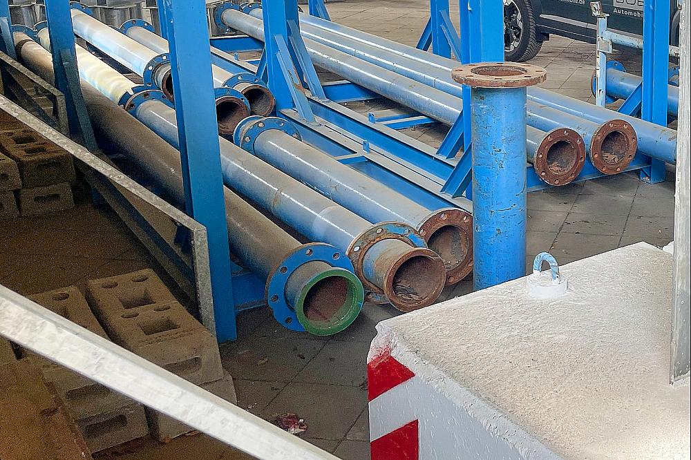 Rohre auf einer Baustelle (Archiv)