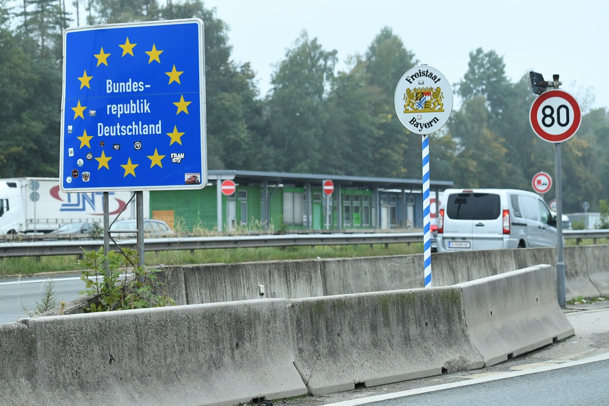 +++ Achtung Sperrfrist (Print, Radio und Online): 18.00 Uhr +++ARD-DeutschlandTREND: Zuwanderung und Flucht sowie Wirtschaft sind nach Meinung der Deutschen die wichtigsten Probleme