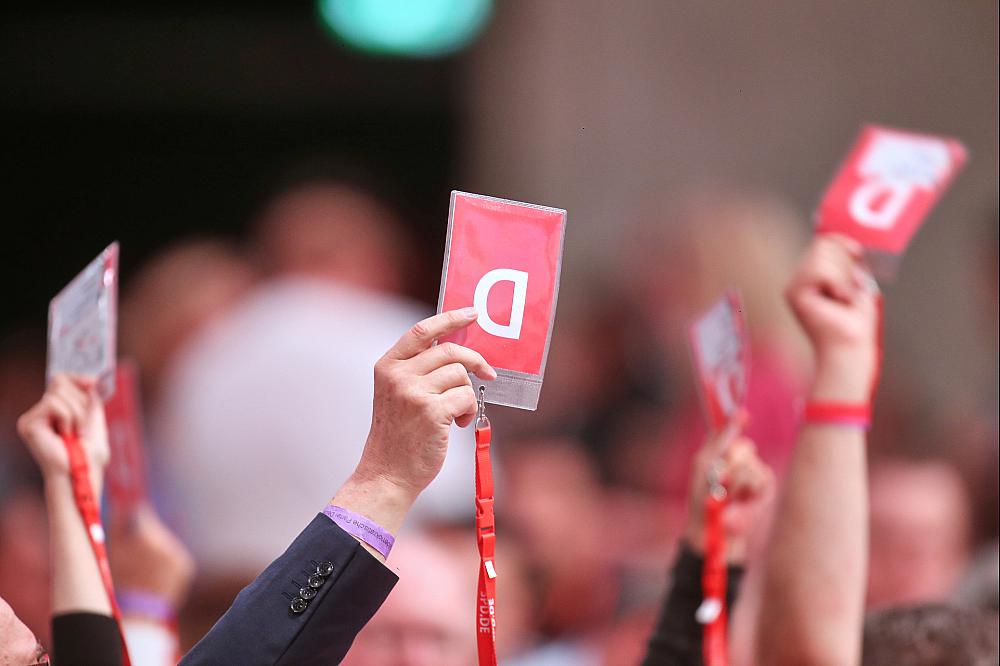 Abstimmung auf SPD-Parteitag (Archiv)