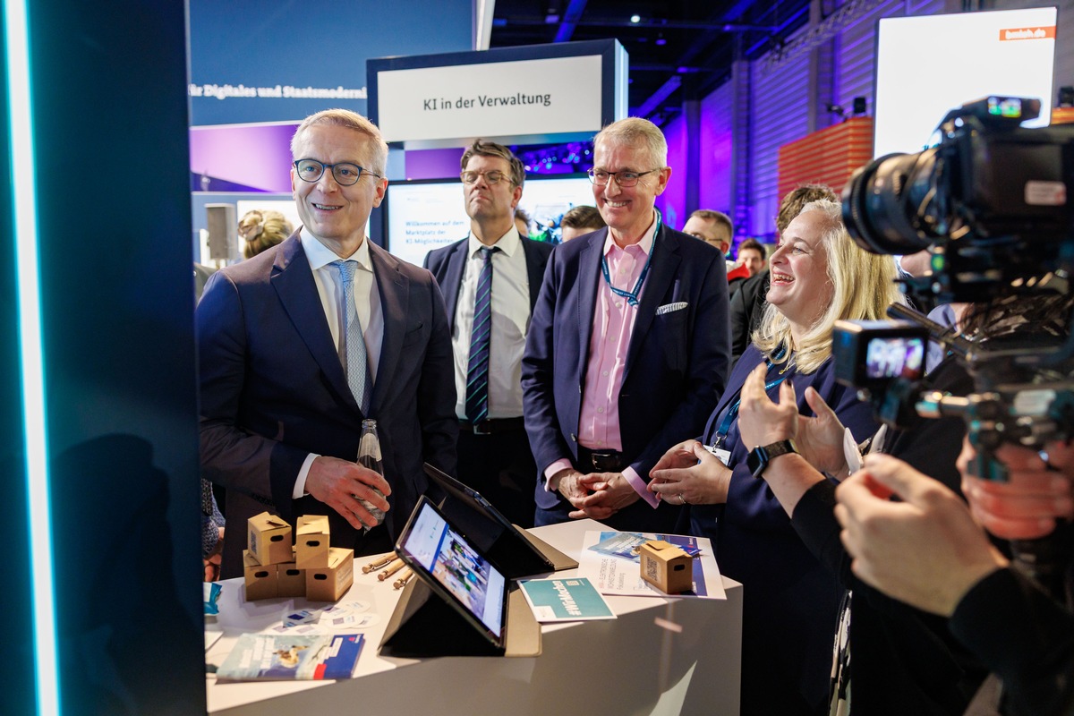 55 Millionen Bürger können sich digital ummelden / 2.000 Meldebehörden in ganz Deutschland bieten elektronische Wohnsitzanmeldung an / Bundesminister Wildberger: 