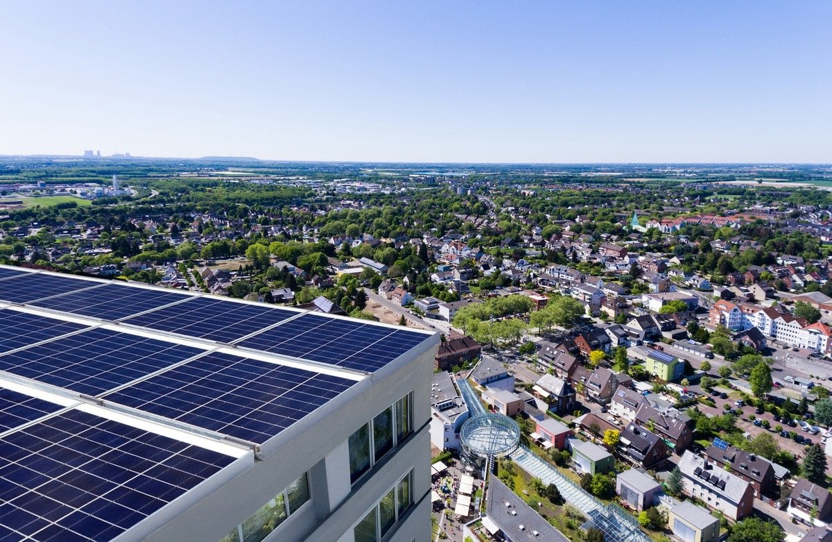 Dormagen auf Solarkurs: Drees & Sommer entwickelt PV-Masterplan für 180 städtische Gebäude