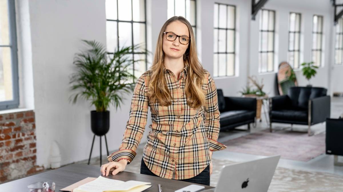 Jana Micus von Adstronauts: Warum etablierte Marken im Mittelstand ihren digitalen Hebel oft übersehen