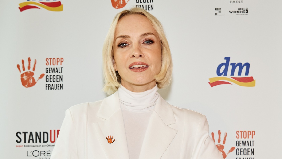 Gemeinsam Haltung zeigen: L'Oréal Paris, UN Women und dm setzen ein Zeichen gegen Gewalt an Frauen und Mädchen und engagieren sich für mehr Zivilcourage