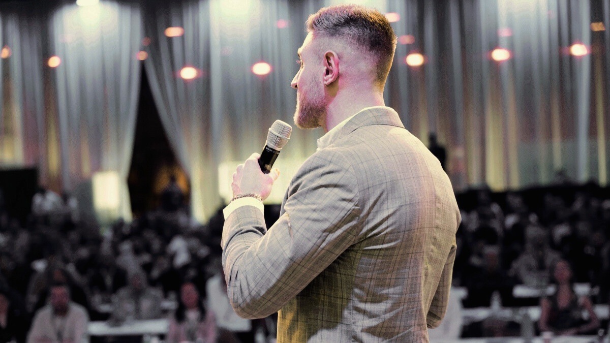 Der einfache Weg zum eigenen Online-Business: Wie das Script to Sales System von Tim Fröhlich Einsteigern zu finanzieller Freiheit verhilft