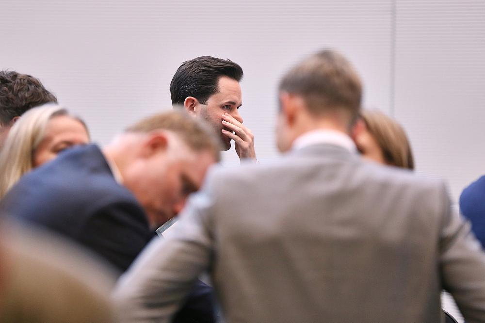 Johannes Winkel und andere Renten-Rebellen auf der Unions-Fraktionssitzung am 02.12.2025 über dts Nachrichtenagentur