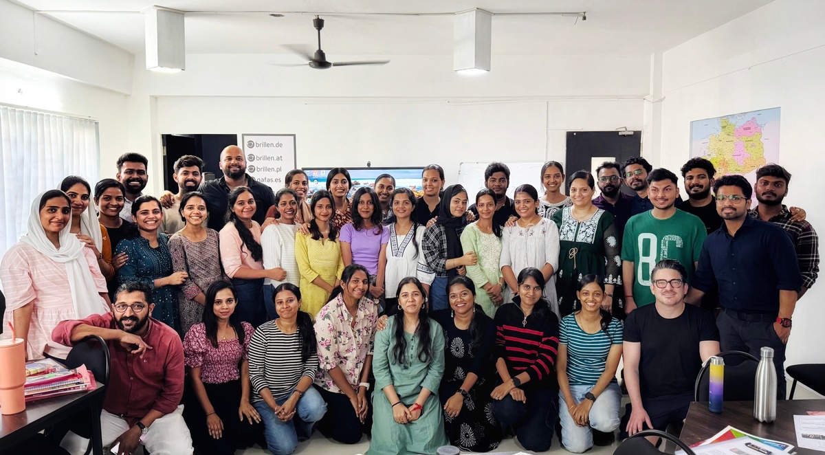 brillen.de bildet indische Optiker für die Arbeit in Deutschland aus - eigene Akademie in Indien errichtet presseportal.de