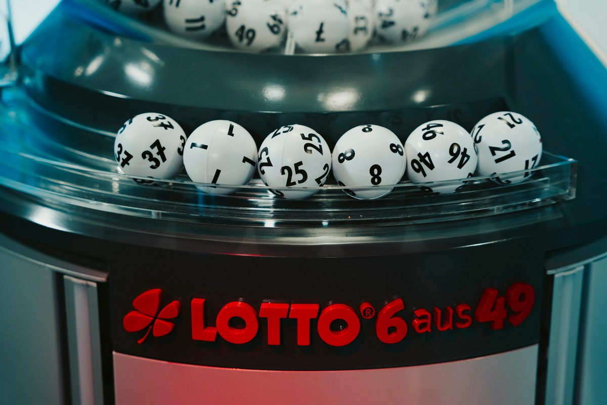 Zwei NRW-Millionäre mit drei Richtigen bei LOTTO 6aus49 / Sonderauslosung: Gewinne im Rhein-Kreis Neuss und dem Raum Hamm