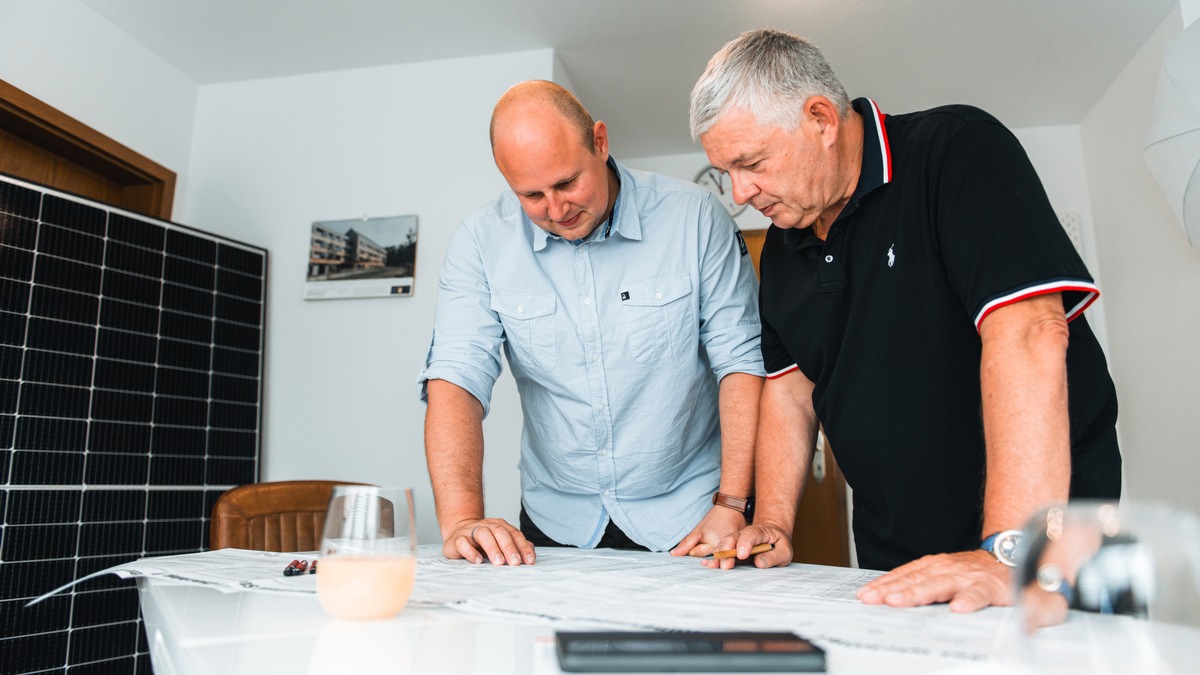 Vom Acker aufs Dach: Wie Ärzte und Apotheker jetzt klug in PV investieren presseportal.de