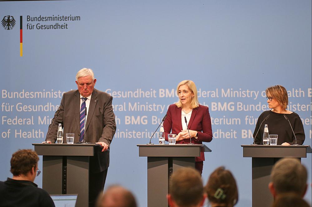 Laumann, Warken, Schlotzhaue am 11.12.2025