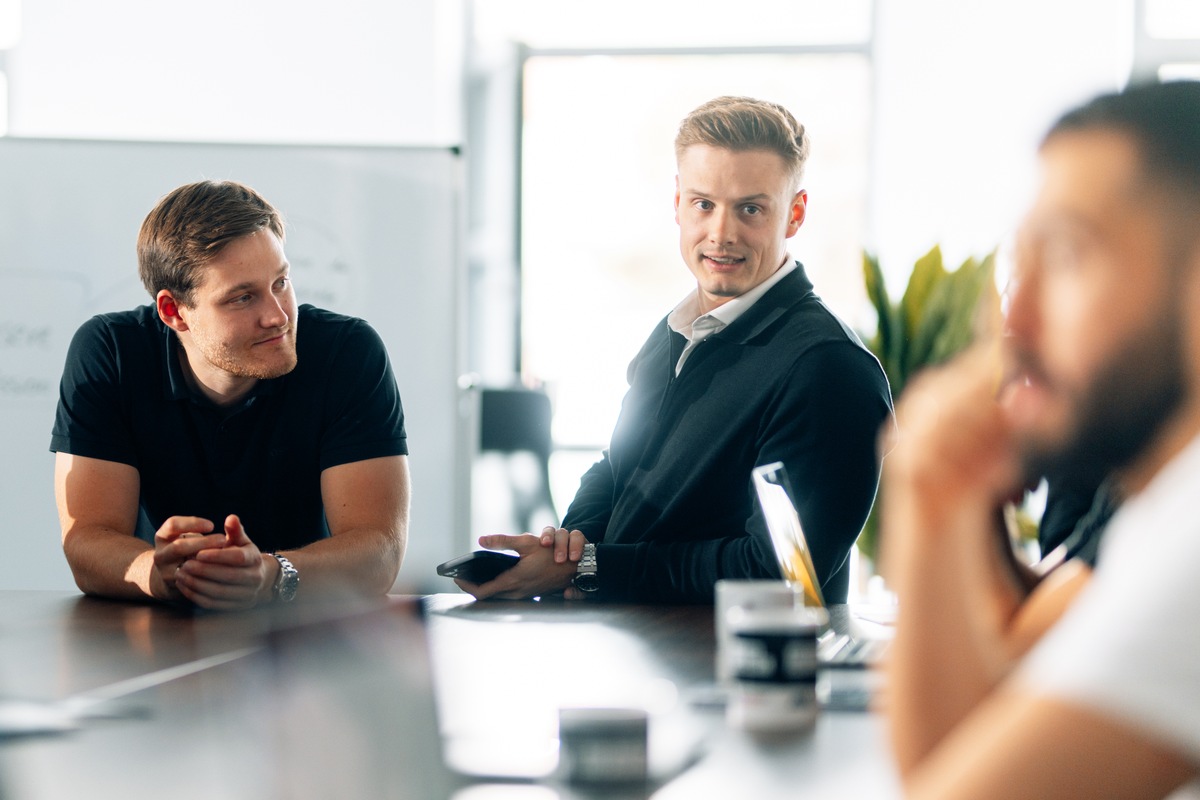 Vertrieb & Employer Branding: Warum gute Vertriebsleute bleiben – wenn sie digital arbeiten dürfen