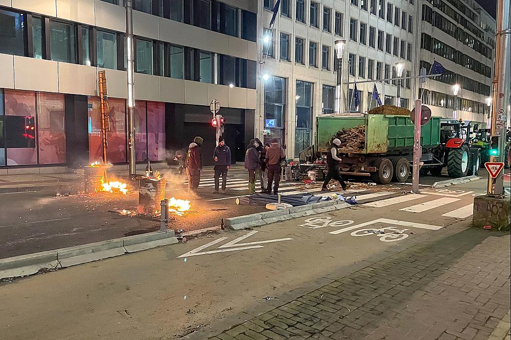 Bauern legen Brüssel vor EU-Gipfel lahm – Wut über GAP, Handel und Spardruck