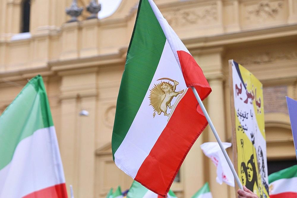 Unruhen im Iran: Mehrere Tote und Hunderte Festnahmen gemeldet