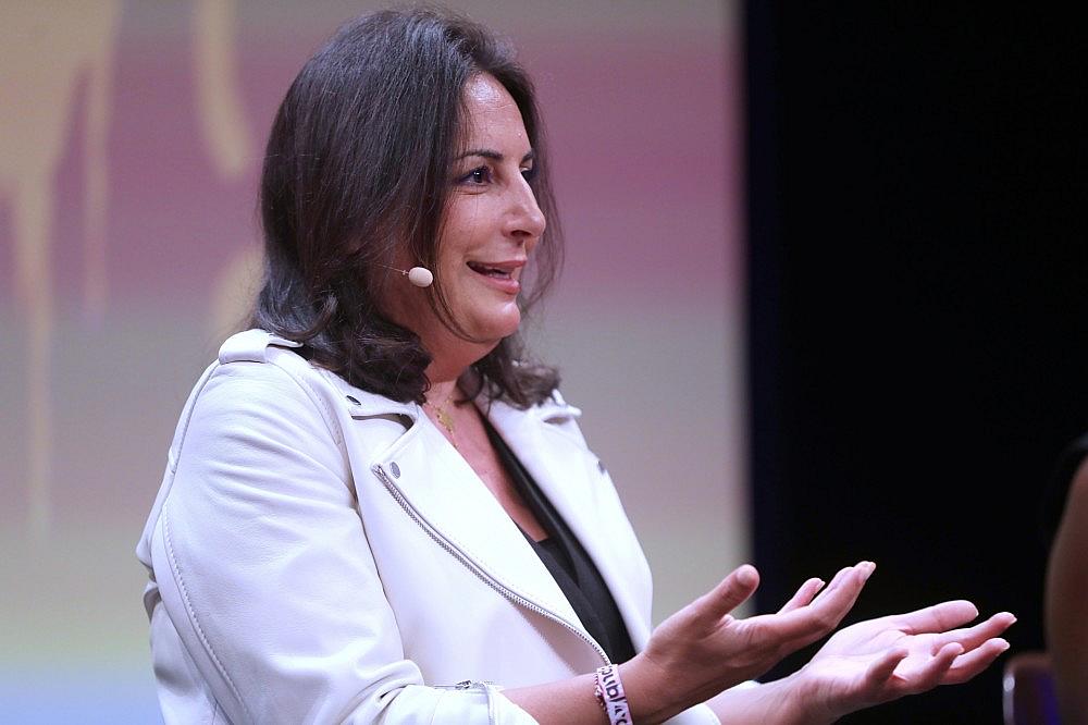 Tekkal kritisiert Merz: Unterstützung für Irans Freiheitsbewegung gefordert