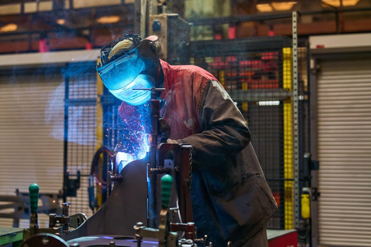 Militärische Reparaturwerkstatt erhält Zulassung für das Schweißen von Panzerfahrzeugen deutscher Herstellung durch die Bundeswehr, erste Aufträge werden bereits ausgeführt presseportal.de