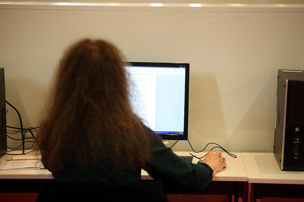 Computer-Nutzerin (Archiv) via dts Nachrichtenagentur