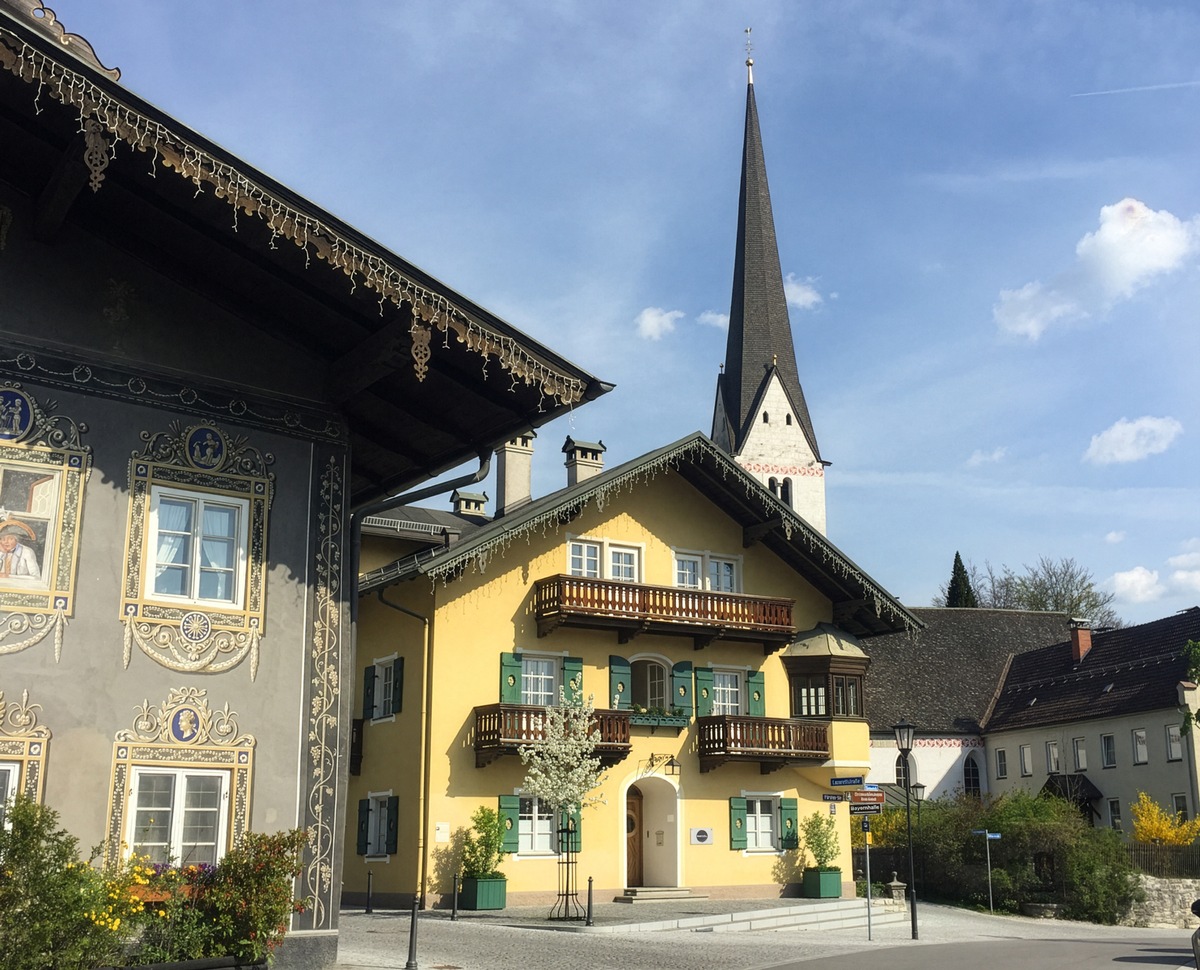 Neuer Standort für Technologie- und Food-Marketing in Garmisch-Partenkirchen / Zukunftsthemen in historischem Ambiente