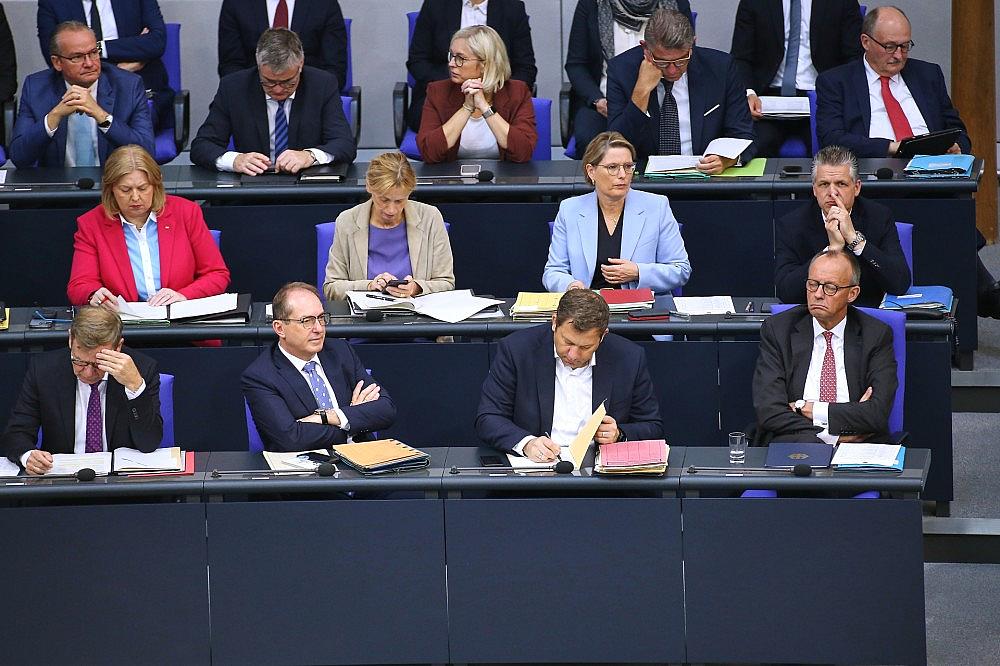 Wichtige Teile der Bundesregierung mit dem Bundeskanzler (Archiv)